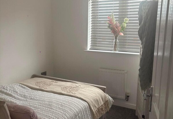 3 bedrooms, WiFi (free), bed sheets