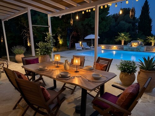 Cottage 'Blue Green Villa' with Sea View, Private Pool and Wi-Fi