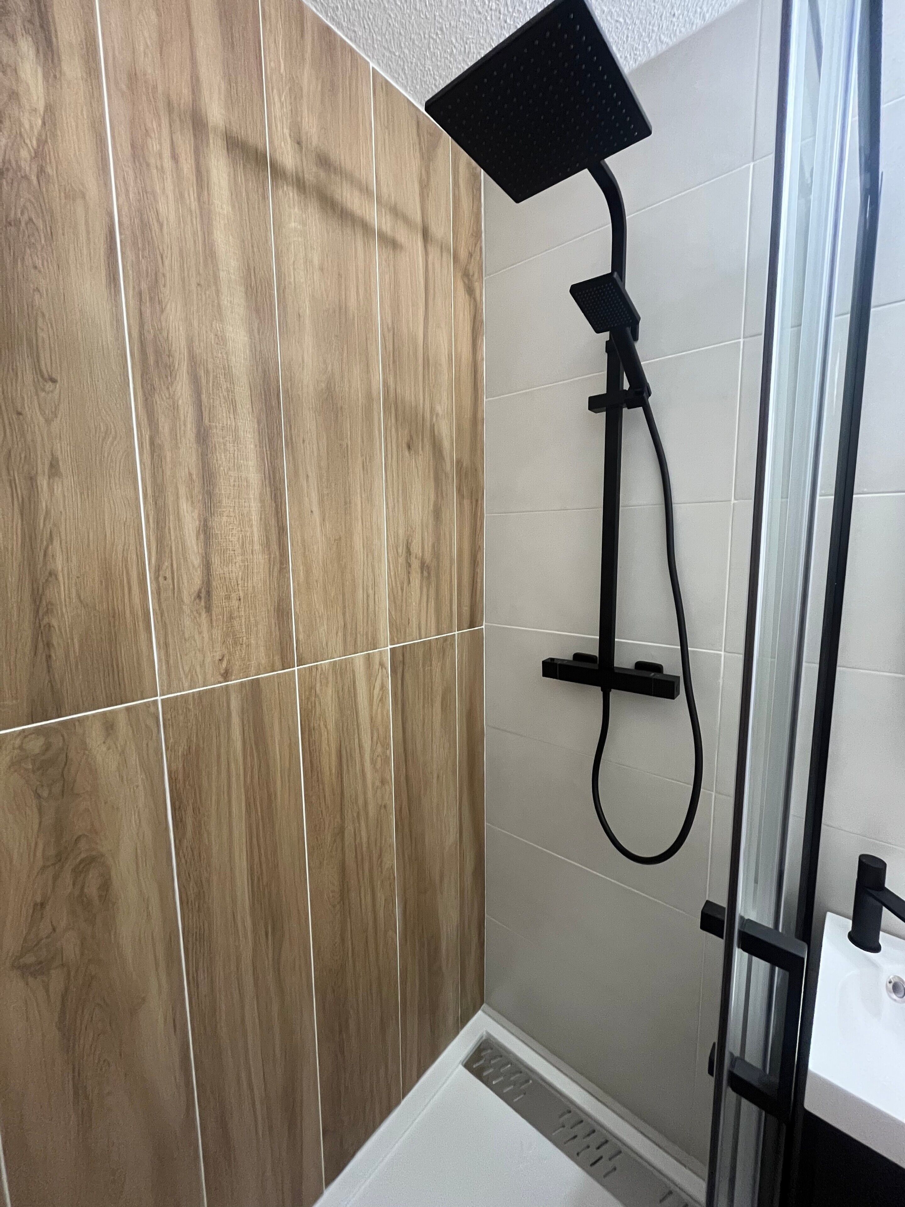 Douche, serviettes fournies