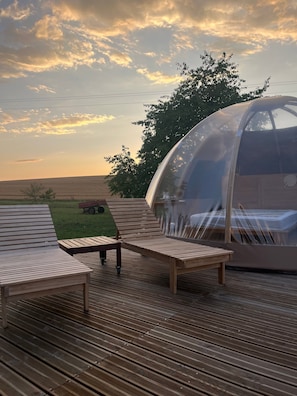 Outdoor spa tub - Unique Bubble B&B with Private Spa in Lavoncourt (Lavoncourt)