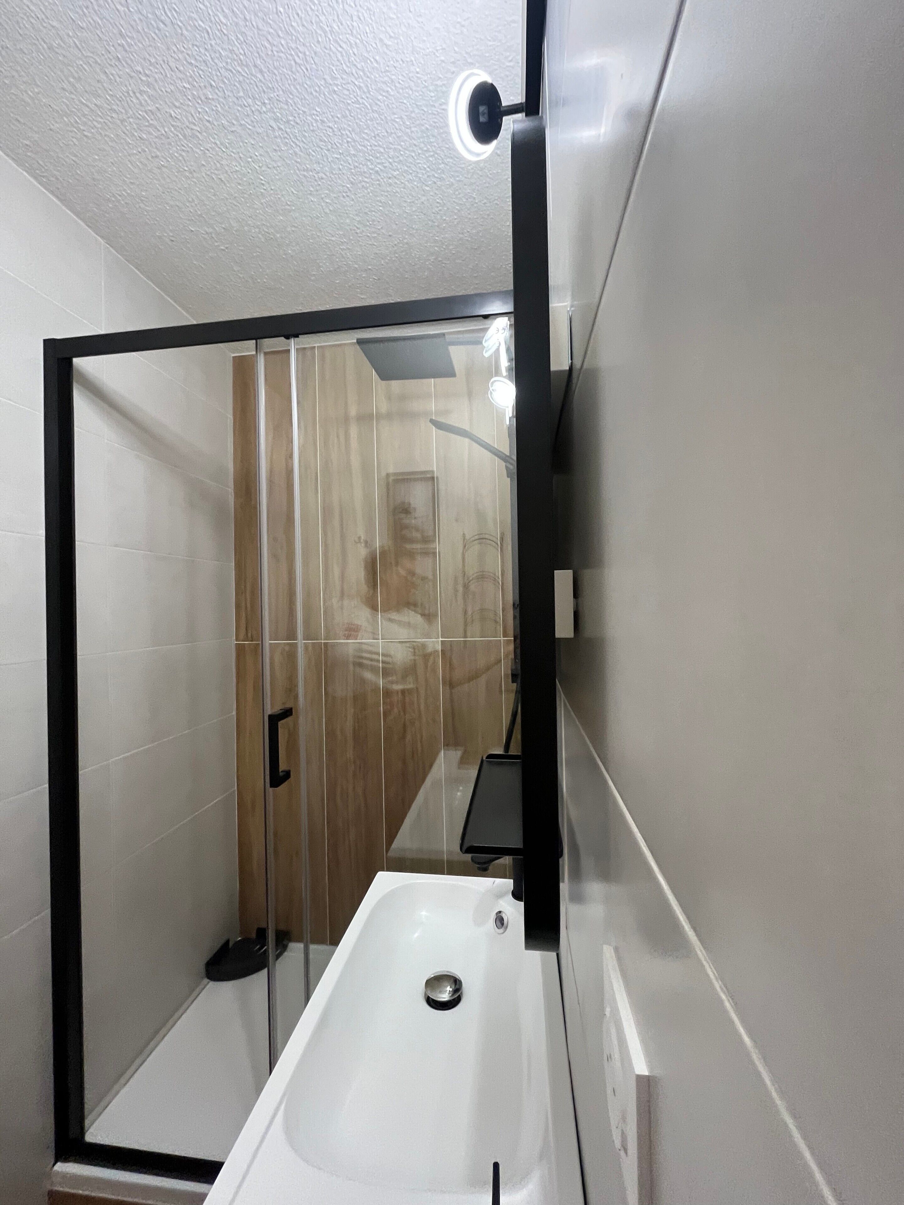 Shower, towels
