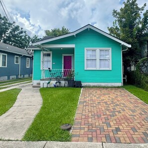 Exterior - Sweetest Spot in the Big Easy! Colorful 2/2 in fantastic walkable neighborhood! (New Orleans)