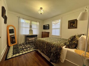 Room - Sweetest Spot in the Big Easy! Colorful 2/2 in fantastic walkable neighborhood! (New Orleans)