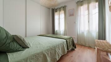 2 slaapkamers, een strijkplank/strijkijzer, wifi, beddengoed