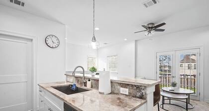 Newly Built: C: 1BR/1BA/Modern Condo in Houston