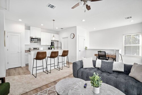 Newly Built: C: 1BR/1BA/Modern Condo in Houston