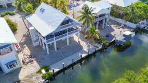 Exterior - Beautiful 3-bedroom, 2-bath canal-front home with great boating (Summerland Key)