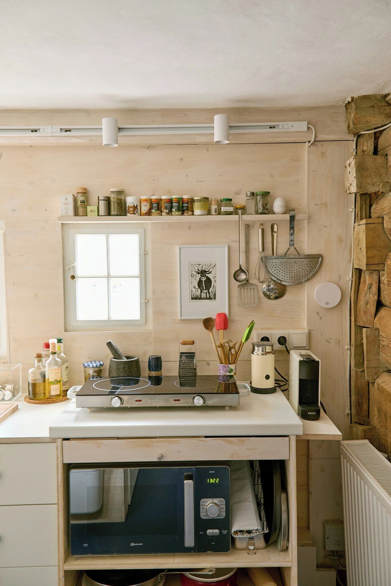 Coffee/tea maker, microwave, oven