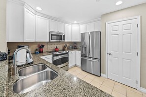 Private kitchen - 3BR house sleeps 8 with spa in kissimmee (Kissimmee)