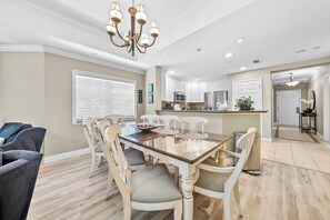 Dining - 3BR house sleeps 8 with spa in kissimmee (Kissimmee)