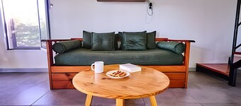 19 minutes from downtown. Gallery, barbecue area, and large park