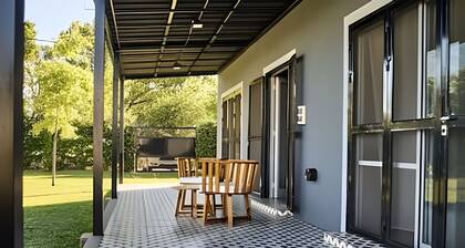19 minutes from downtown. Gallery, barbecue area, and large park