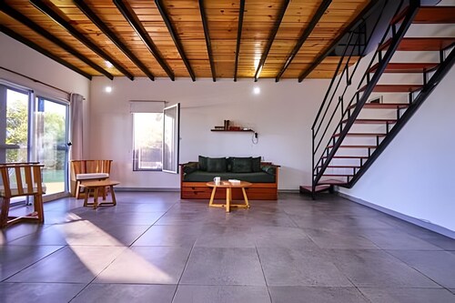 19 minutes from downtown. Gallery, barbecue area, and large park