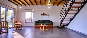 19 minutes from downtown. Gallery, barbecue area, and large park