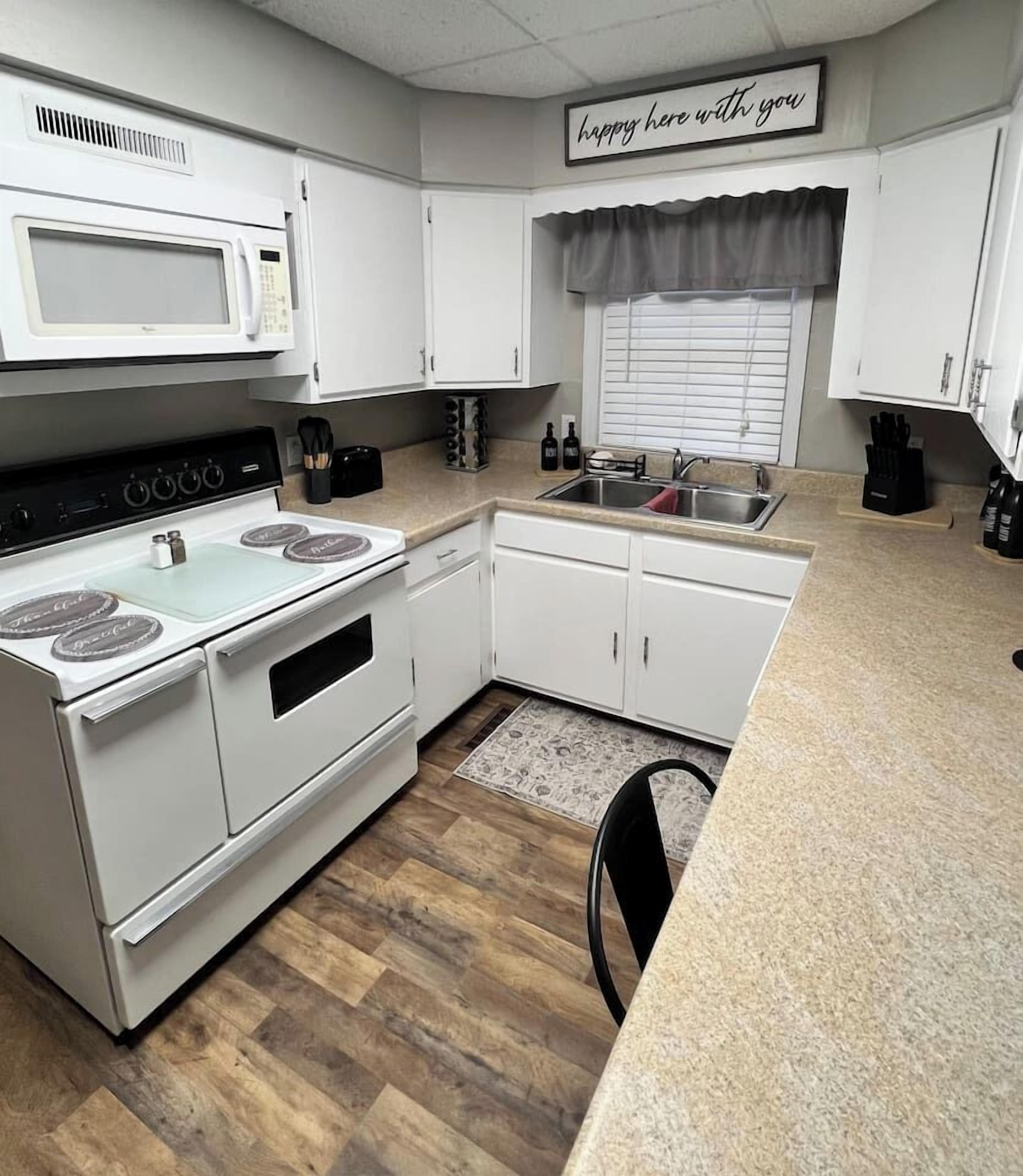 Coffee/tea maker, fridge, microwave, oven