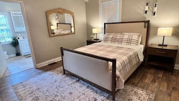 Desk, iron/ironing board, WiFi, bed sheets