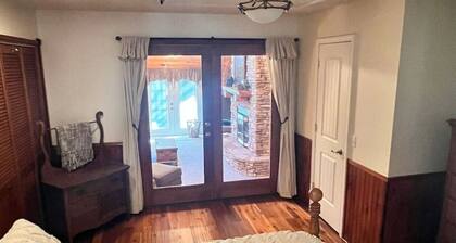 Dan’s Den - Two bedroom home with outdoor firepit