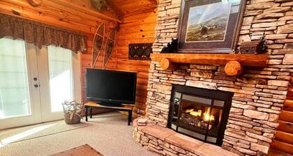Dan’s Den - Two bedroom home with outdoor firepit