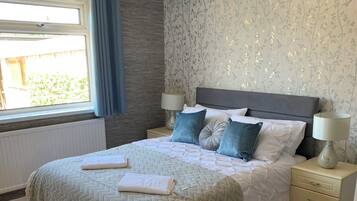 2 bedrooms, iron/ironing board, WiFi, bed sheets