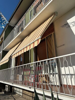 Exterior detail - Casa Moelda | Milan-Malpensa (MXP) 15 min. from Milan-Fiera (Legnano)