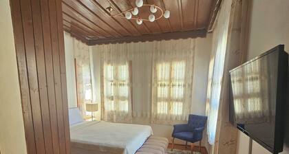 Lovely 3-bedroom townhome with AC in soothing Zeytinbağı