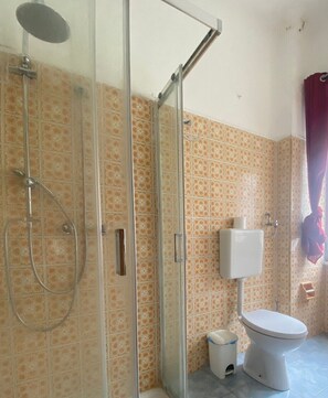 Bathroom - Three-Bedroom Family Apartment 25 (Venezia)