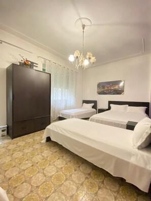 Room - Vrbo Property (Venezia)