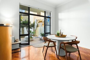 Dining - Riley Escape Walkable City Living with Courtyard (Surry Hills)