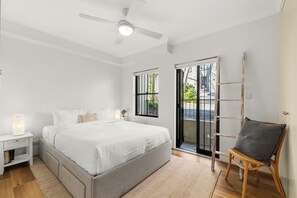Room - Riley Escape Walkable City Living with Courtyard (Surry Hills)