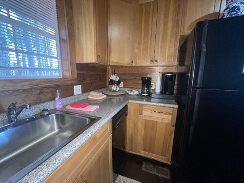 Presley Deluxe Log Cabin