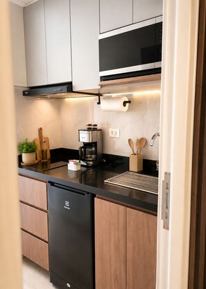 Coffee/tea maker, fridge, microwave, stovetop - Apartment Suite, Pool, Coworking Space, Gym, and Fast Wi-Fi in the Heart of Miraflores!! (Miraflores)