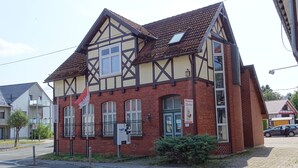 A two-story building with a traditional architectural style, featuring a mix of brick and timber framing. - Family-Friendly Vacation Rental (65 m²) Near the Vessertal Nature Reserve (Schleusingen)