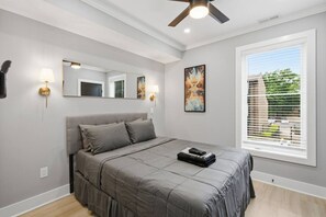 4 slaapkamers, een strijkplank/strijkijzer, gratis wifi, beddengoed