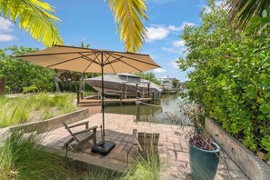 Terrace/patio - Sanibel Oasis - Pool & Hot Tub - Private Canal Front Home (Sanibel)