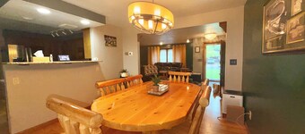 Spacious 5 bedroom kid friendly home. Private backyard. 1.5 miles from Lambeau