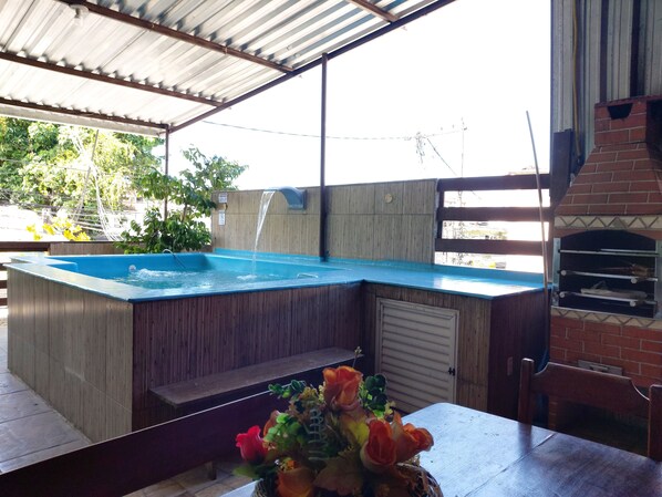 Bain à remous extérieur