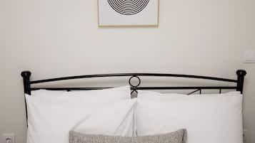 3 bedrooms, iron/ironing board, WiFi (free), bed sheets