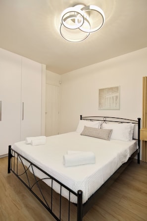 3 bedrooms, iron/ironing board, WiFi (free), bed sheets - Luxury Athens Duplex with Acropolis View, Private Heated Jacuzzi & Parking (Athina)