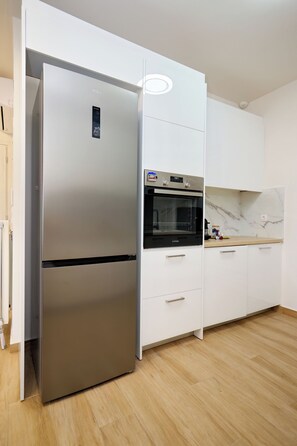 Private kitchen - Luxury Athens Duplex with Acropolis View, Private Heated Jacuzzi & Parking (Athina)