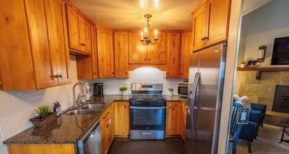Heavenly Vista Lago Lake View - Luxury Ski-In-Ski-Out Retreat with Stunning Lake Views