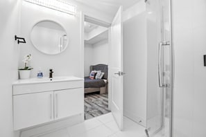 Unclassified image, 3 of 22, button - Entire rental unit in Niagara Falls, Canada (Niagara Falls)