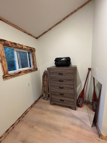 Peaceful 1-bedroom cabin with AC in adorable Forestport NY.