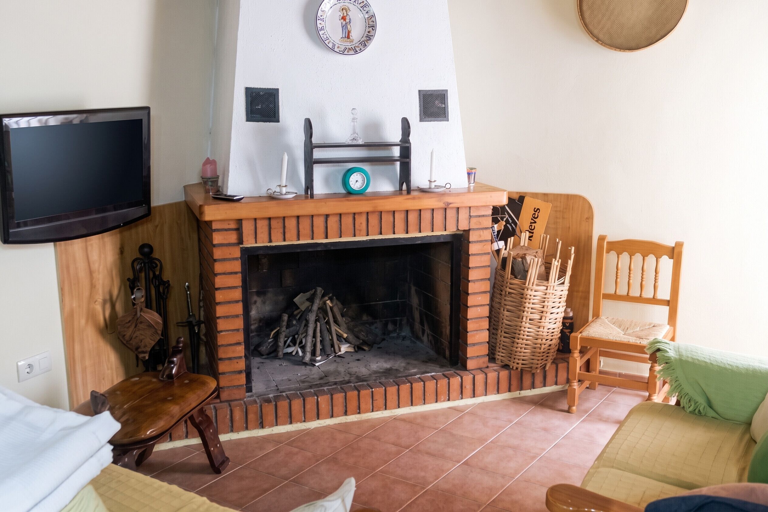Fernseher, Kamin