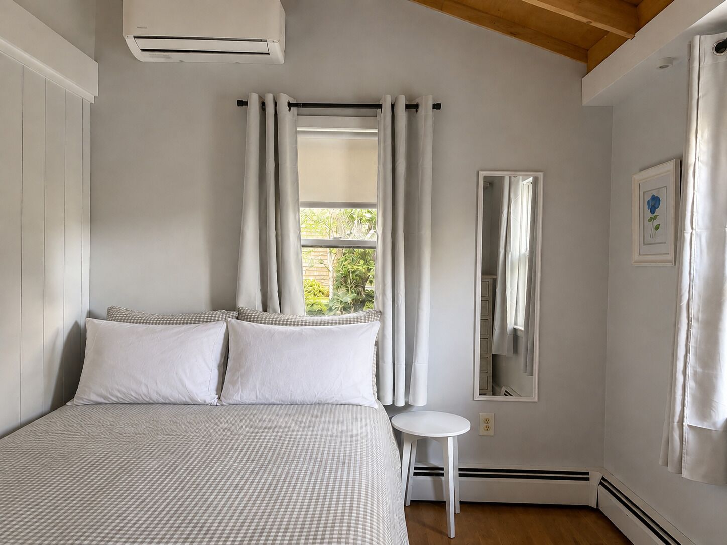3 bedrooms, internet, bed sheets