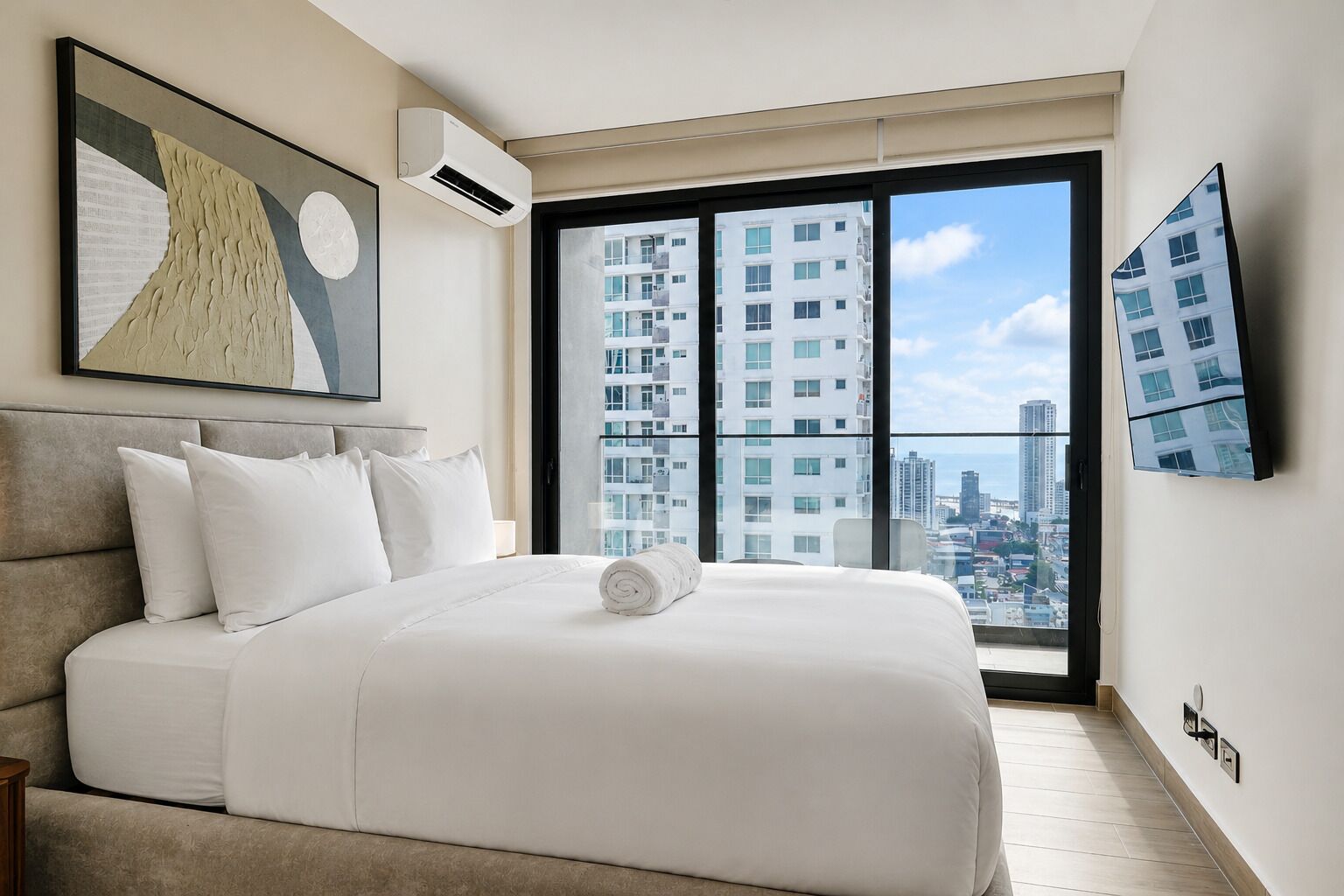 Apartment, Balcony | WiFi (free), individually decorated, individually furnished, bed sheets