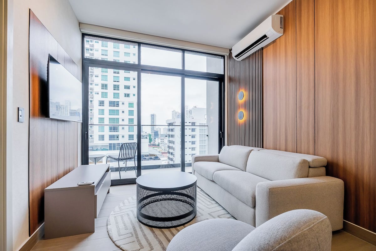 Deluxe Apartment, Balcony, City View | Living room | 43-inch Smart TV with digital channels, heated floors
