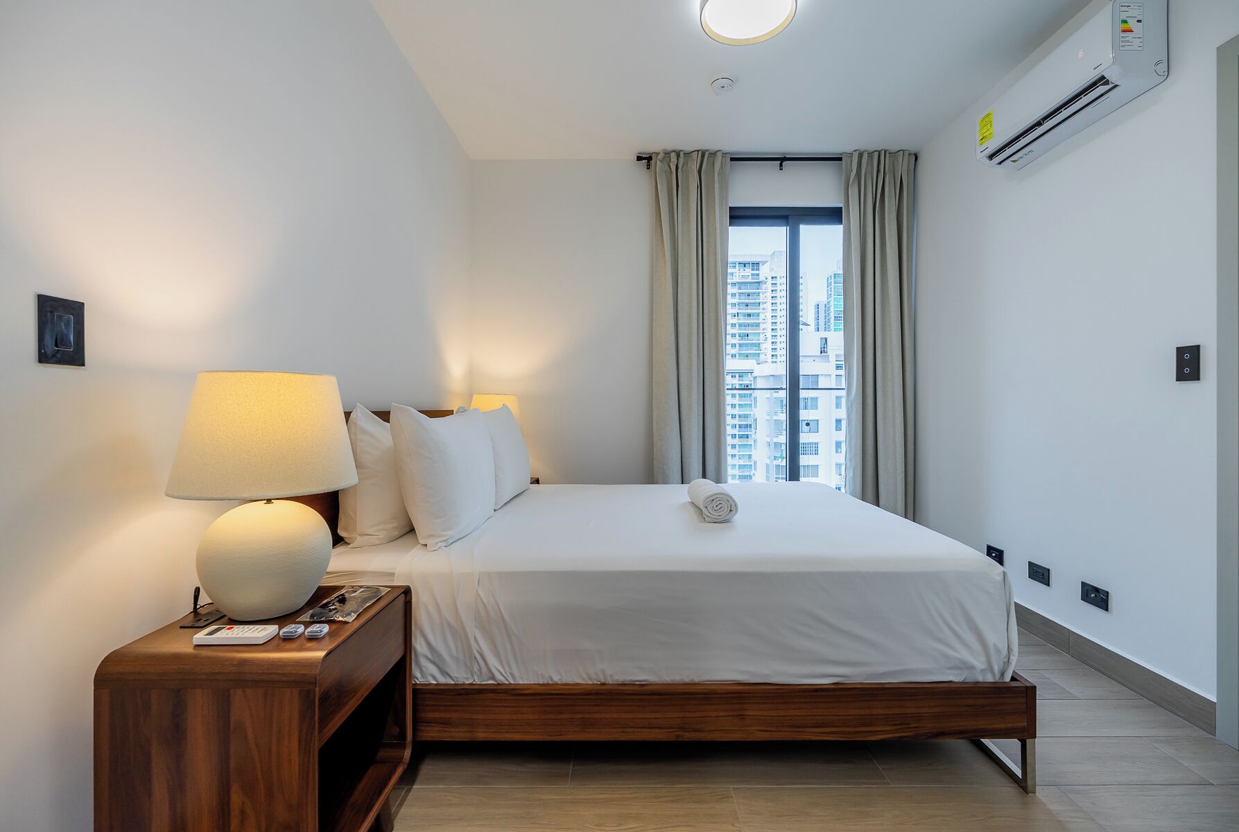 Apartamento junior, balcón | Wifi gratis, decoración individual, mobiliario individual y ropa de cama