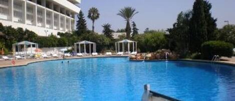 Seasonal outdoor pool