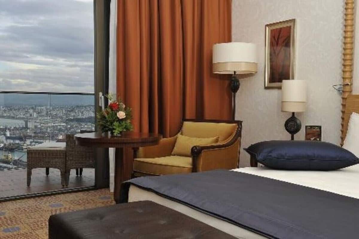 Classic-Doppelzimmer, Balkon, Buchtblick | Schreibtisch, kostenloses WLAN