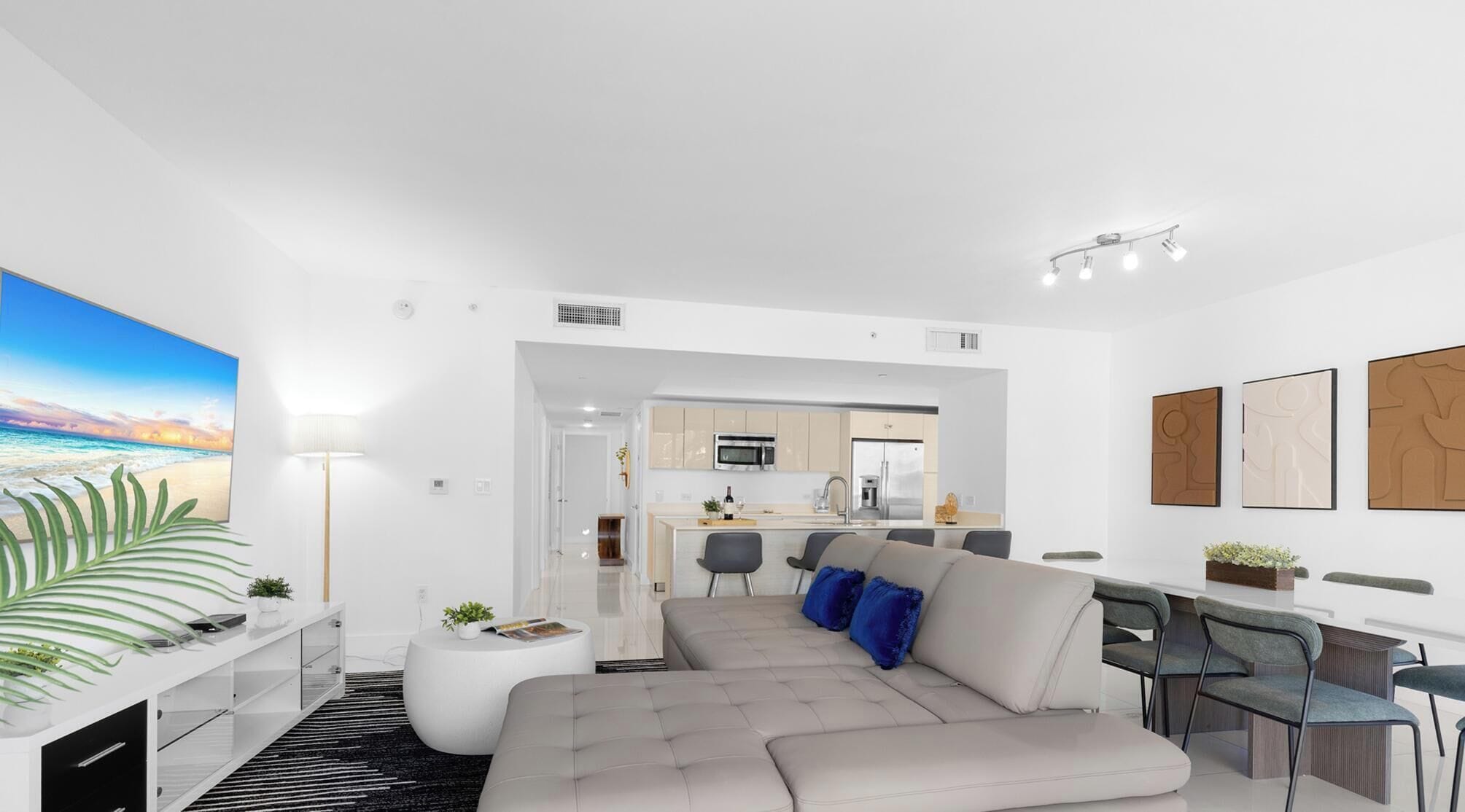 Departamento superior, 3 habitaciones, balcón, vista al río | Área de sala de estar